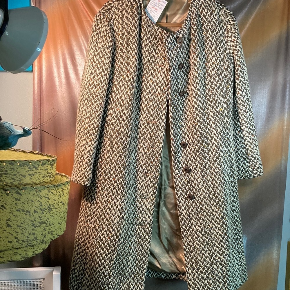 3 piece seamstress project. Overcoat, jacket enough fabric for a skirt. Bag‎ b49